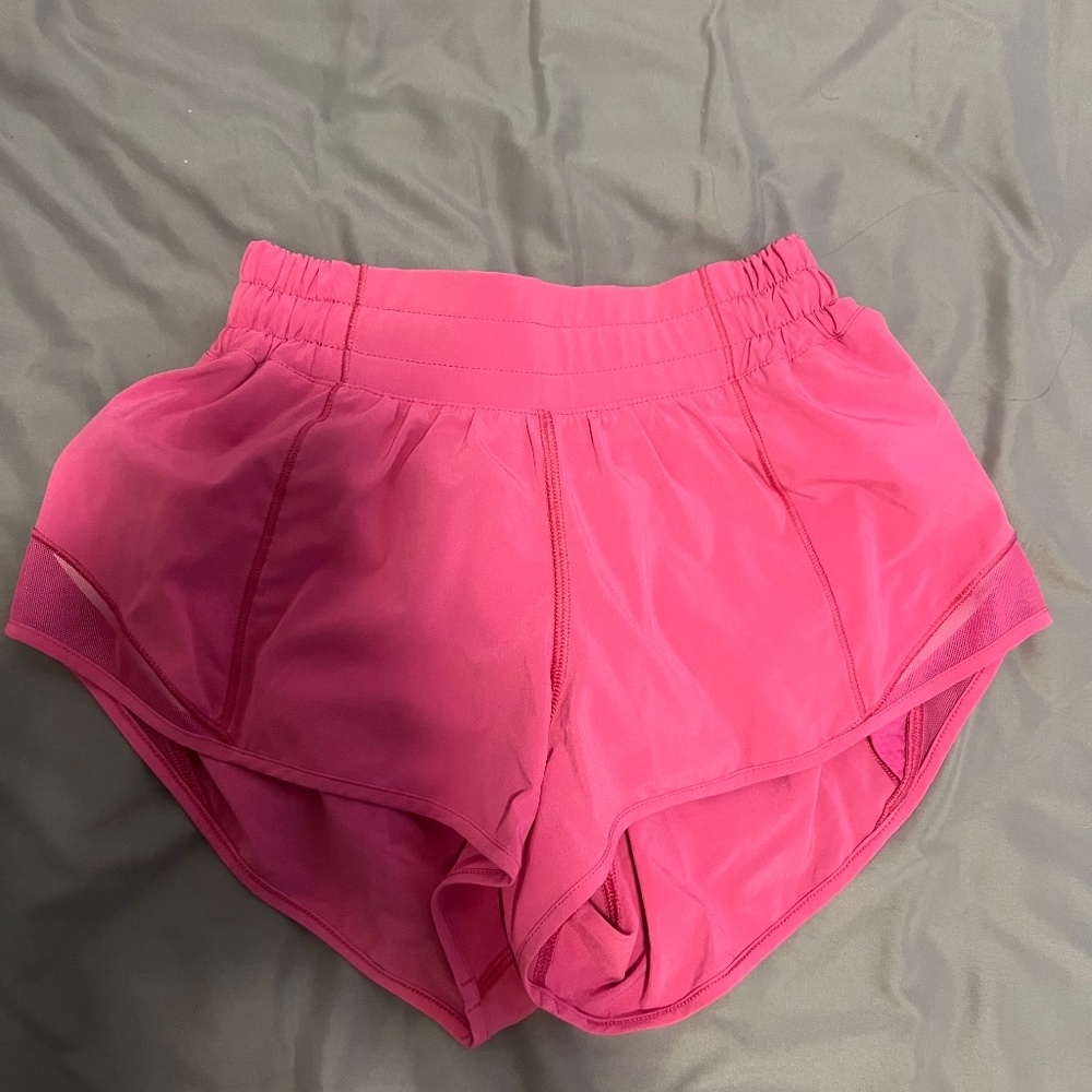 lululemon low rise sonic pink 2.5 in hotty hot shorts